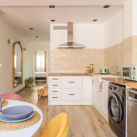 Luxury New 10 Min Walk To The Beach, Netflix, Late Checkout *