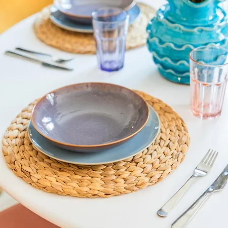 Luxury New 10 Min Walk To The Beach, Netflix, Late Checkout Appartamento Valenza
