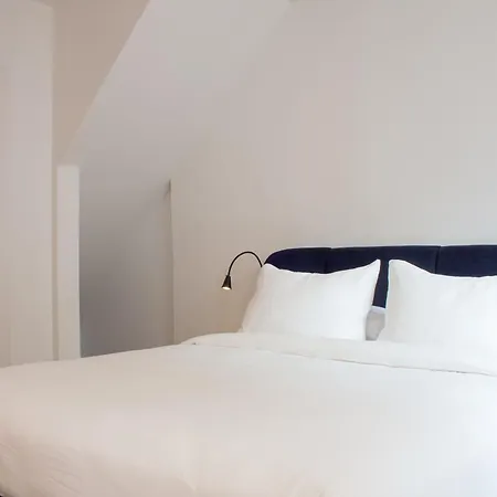 Daire Luxury New 10 Min Walk To The