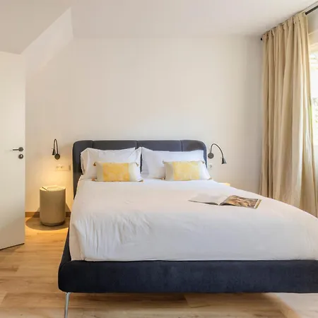 Luxury New 10 Min Walk To The *